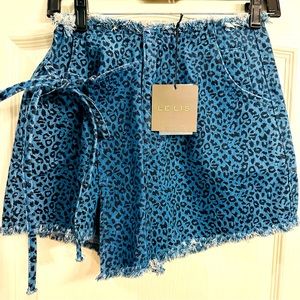 Women’s Le Lis denim leopard print skort size small boutique NWT